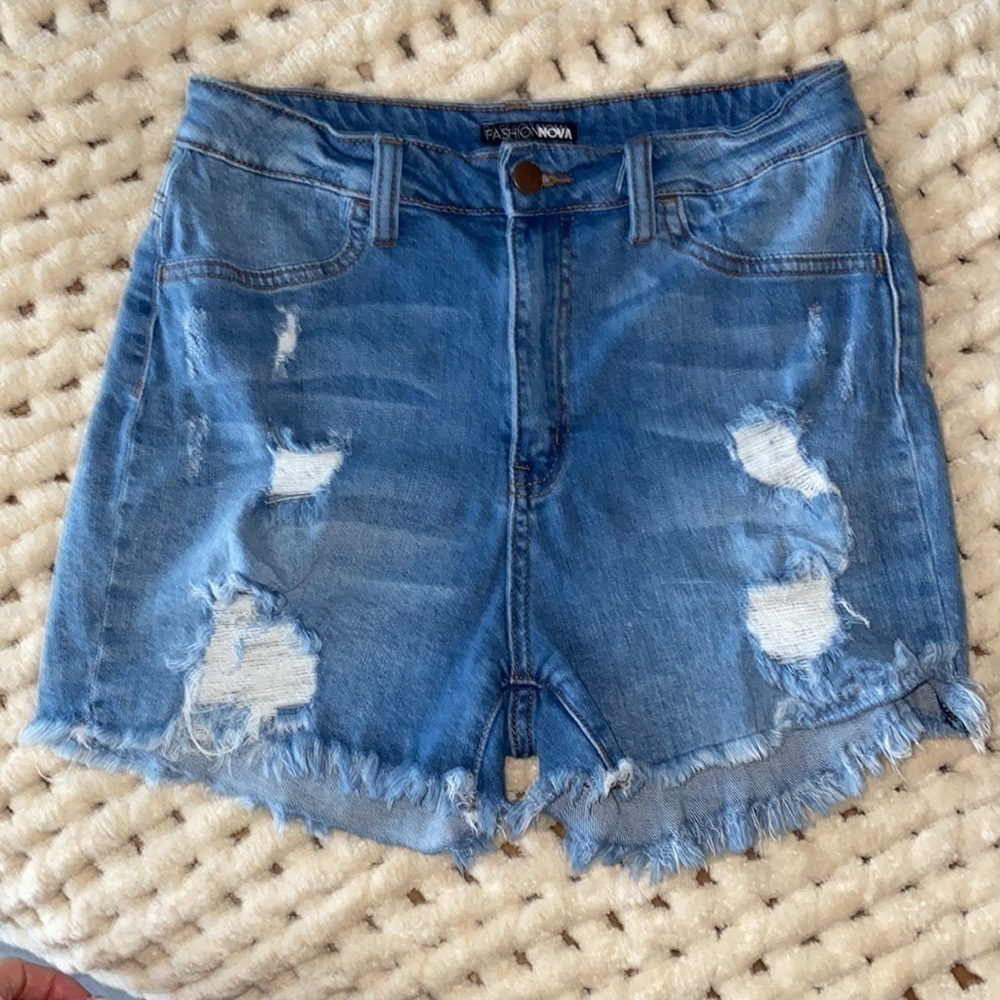 Fashion Nova distressed high waisted Jean Shorts size 30